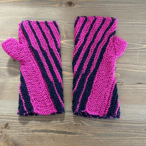 Dee’s Loominary, hand knitted, wool blend fingerless gloves. - Picture 3 of 4